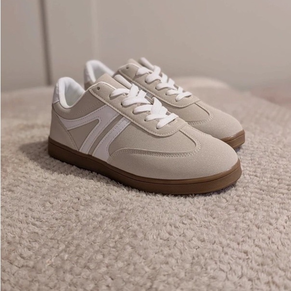 Primark Cream and White Casual Mules
